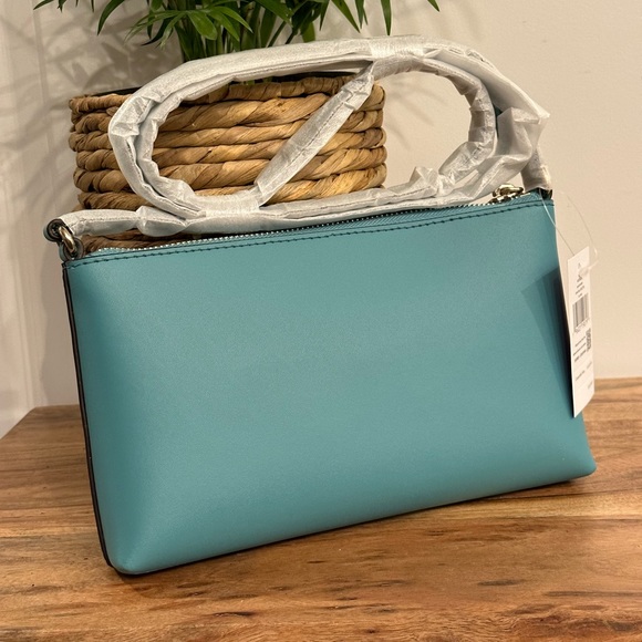 Ivy Street Amy Crossbody - Picture 3 of 8